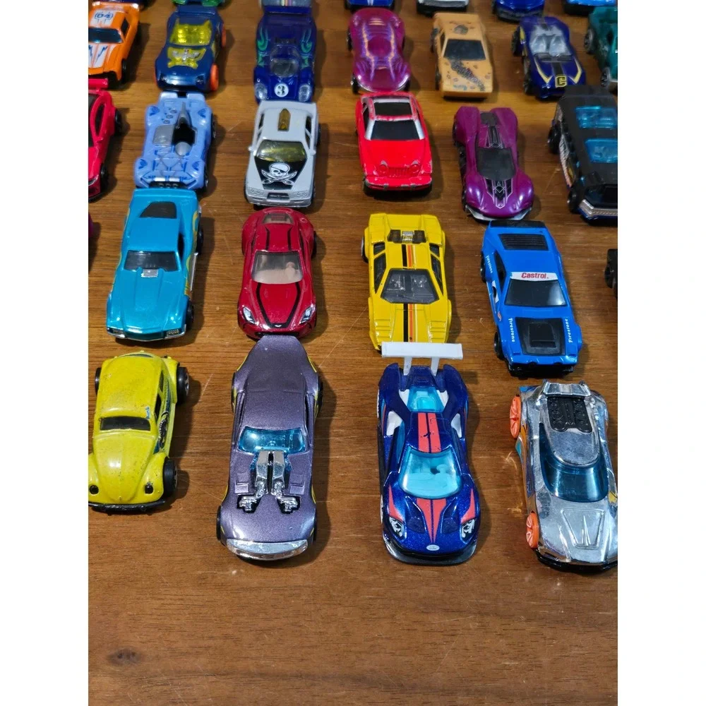 Hot Wheels and Matchbox Diecast Toy Car Lot Mixed 50 Pieces 1/64 Scale Assorted